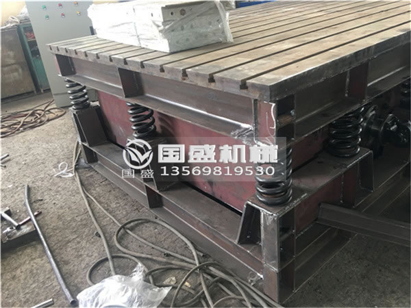 振動(dòng)平臺(tái)的振動(dòng)電機(jī)安裝位置 振動(dòng)平臺(tái)的振動(dòng)電機(jī)安裝位置